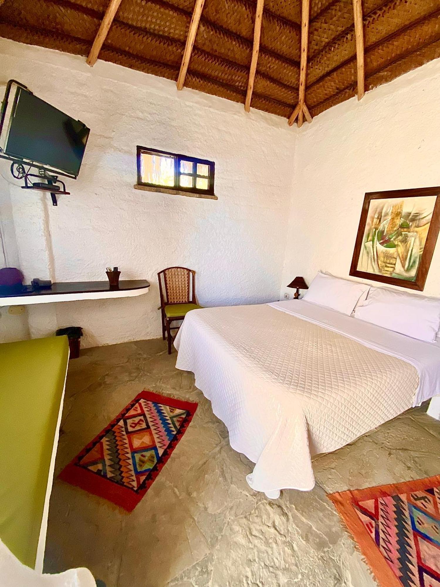 Hotel Smiling Crab Canoas de Punta Sal Exterior foto