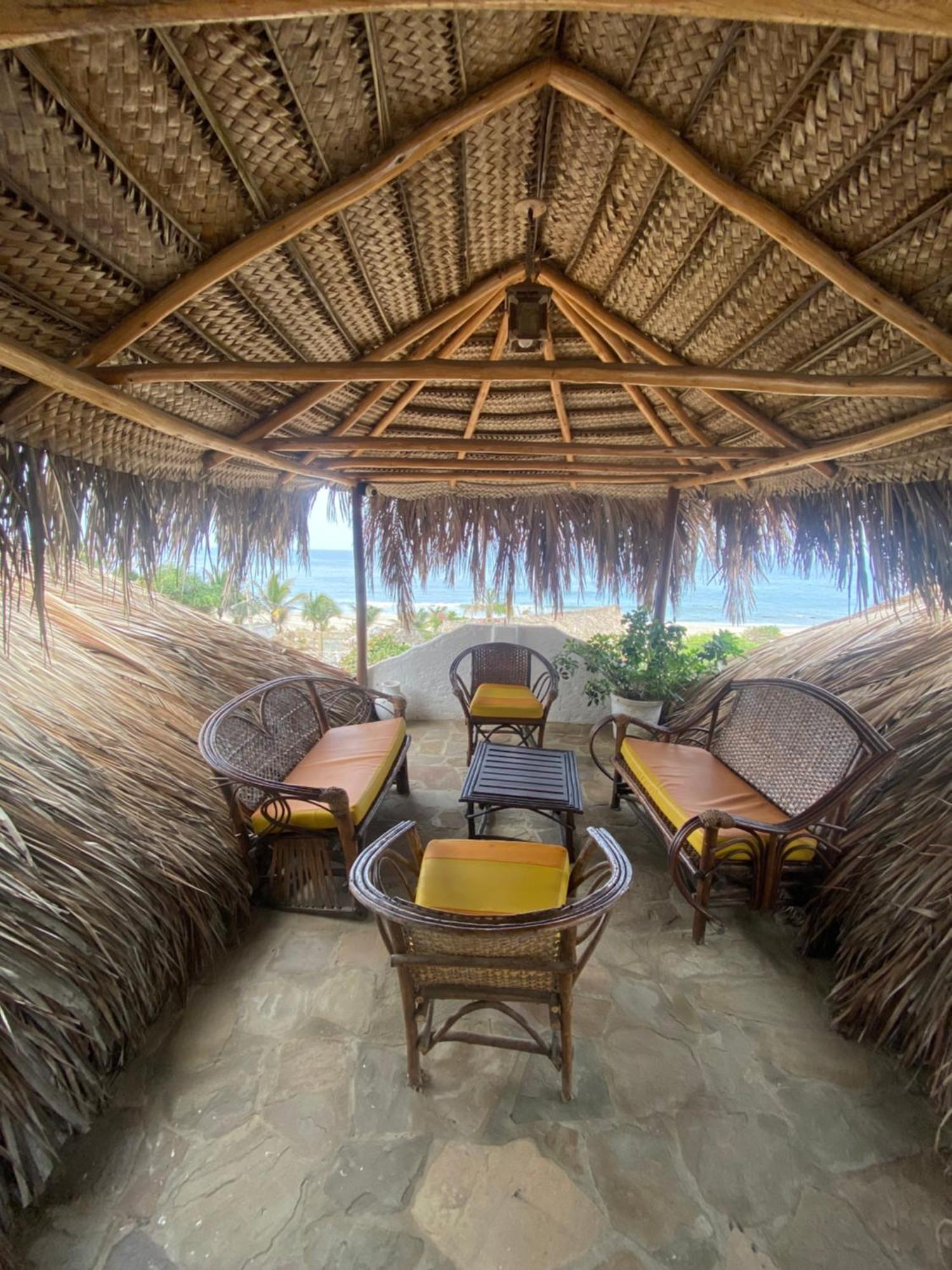 Hotel Smiling Crab Canoas de Punta Sal Exterior foto